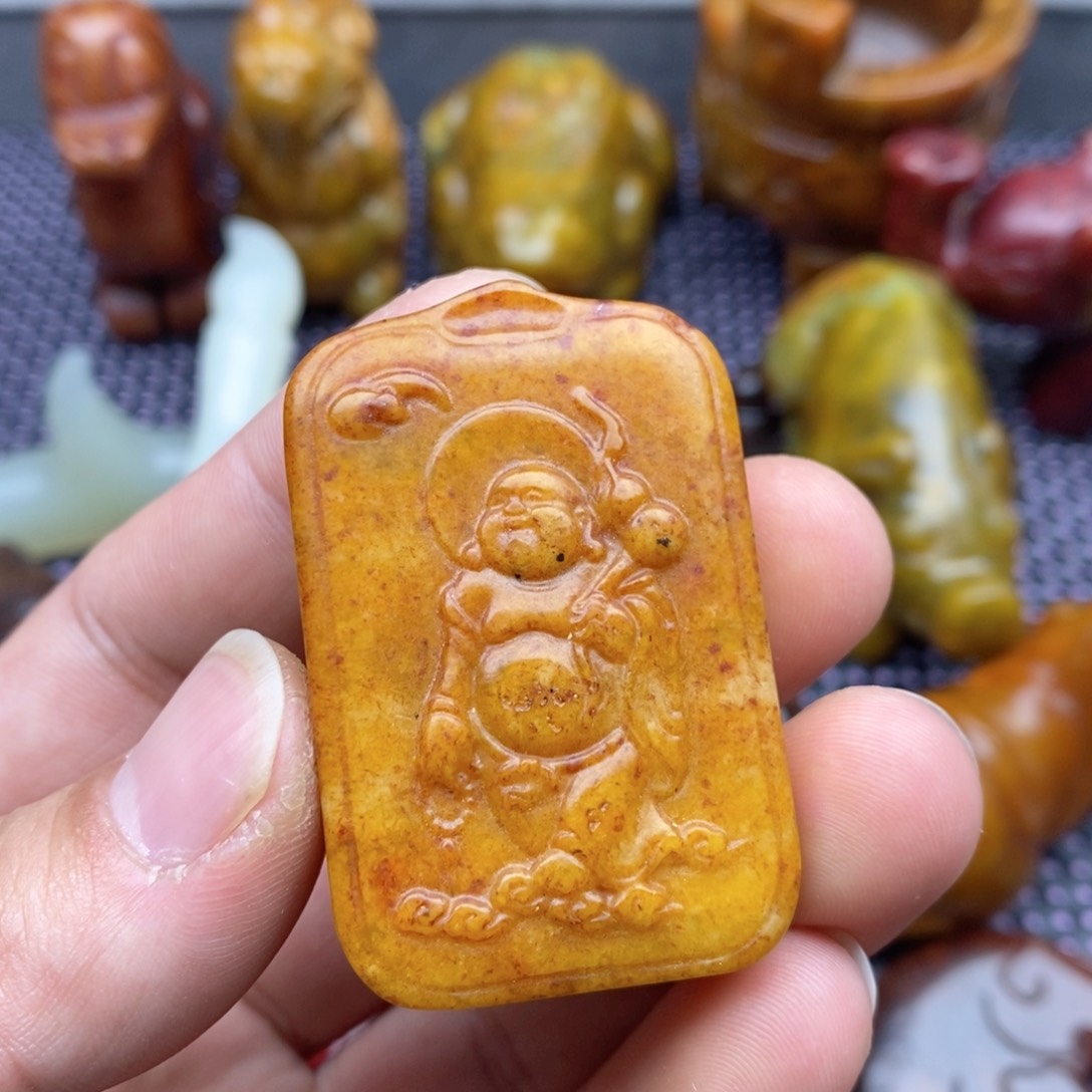 蛇纹石玉颈饰未镶嵌