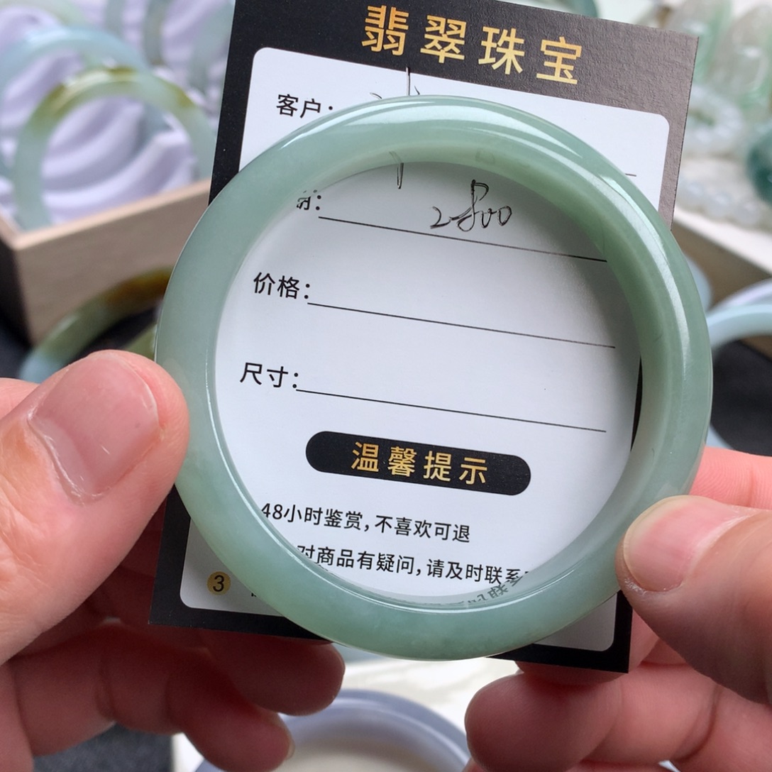 沐***。翡翠未镶嵌手镯成品