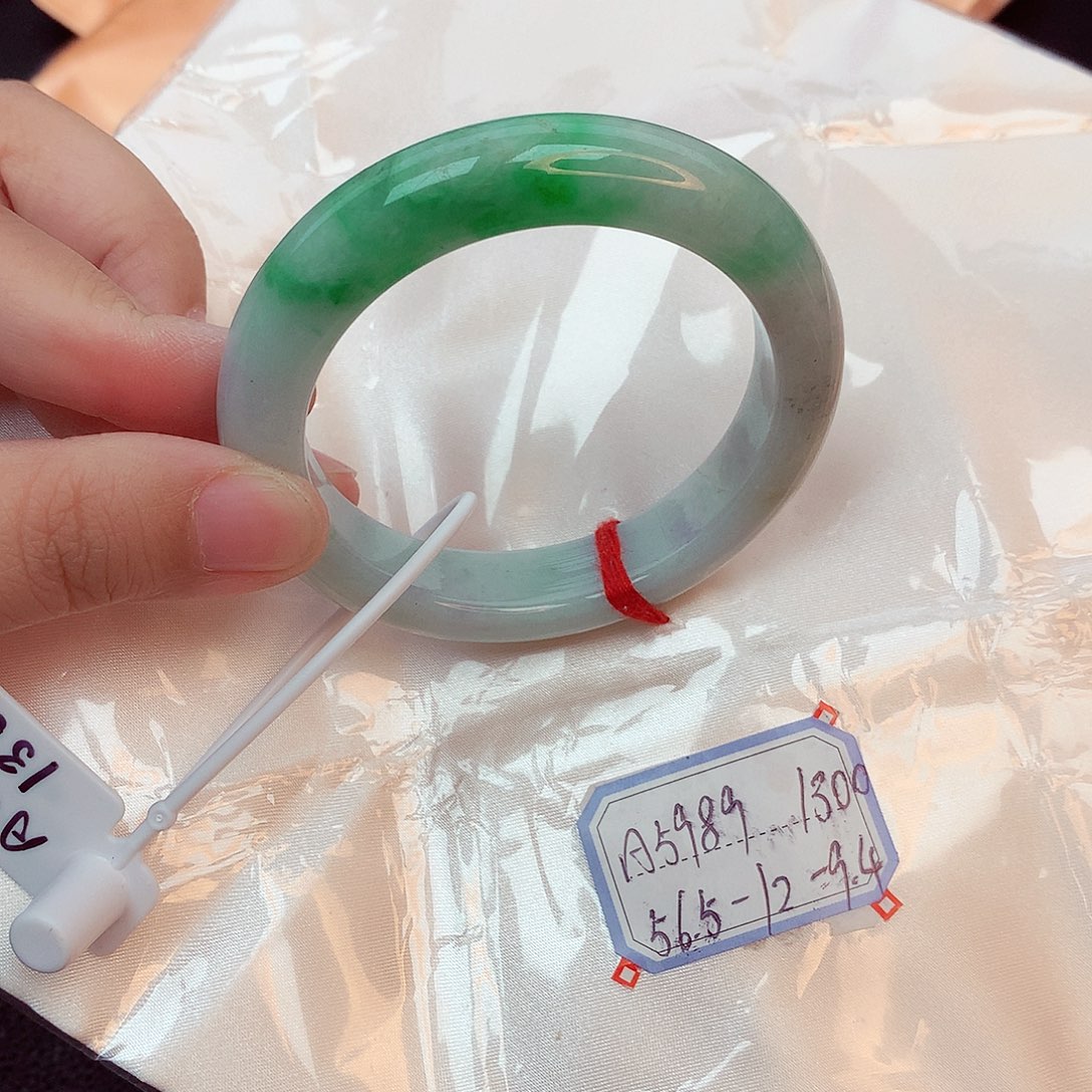翡翠手镯未镶嵌天然缅甸翡翠A货