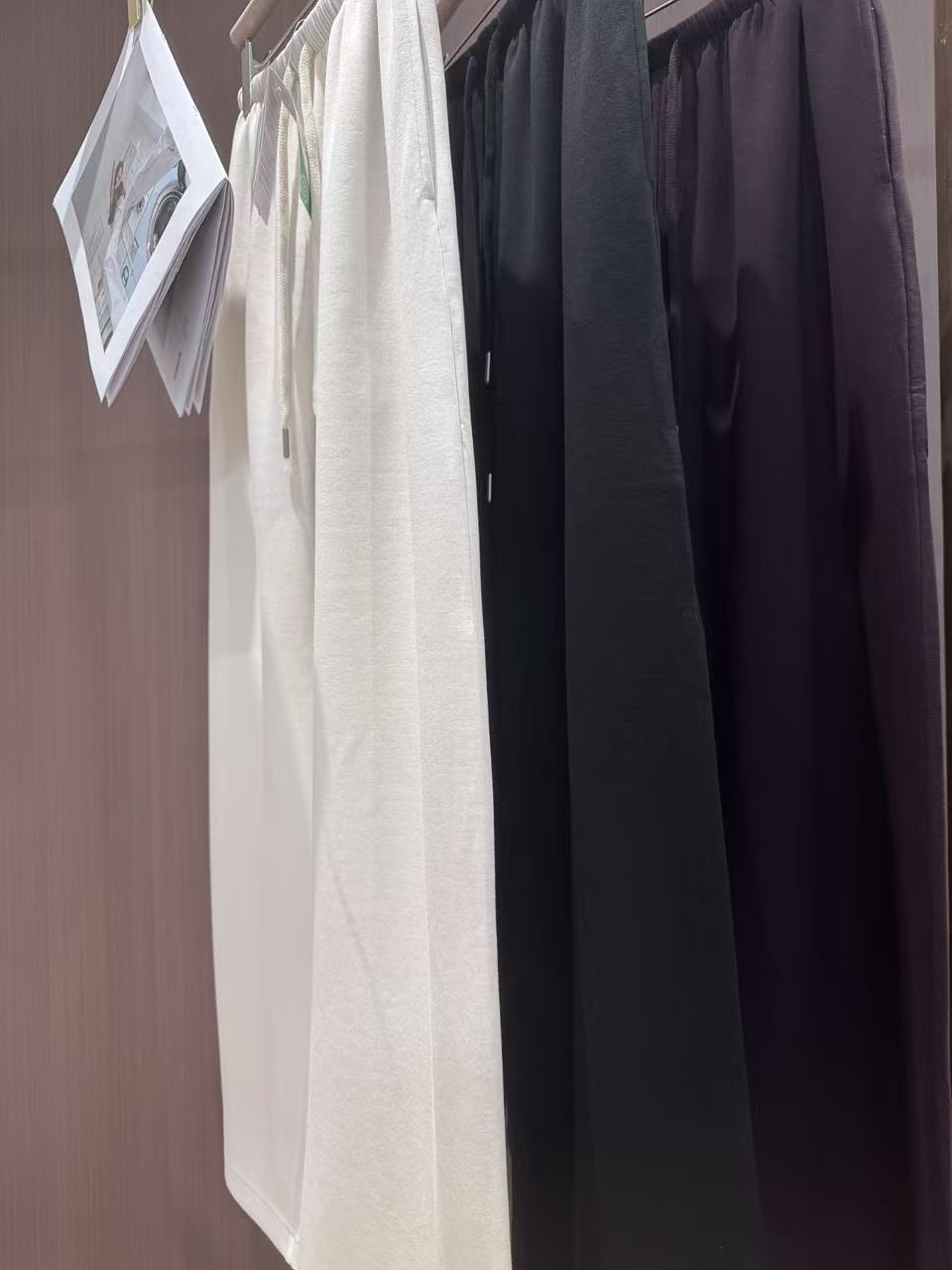 女款秋冬  松弛感一片无缝醋纤德绒保暖显瘦香蕉裤