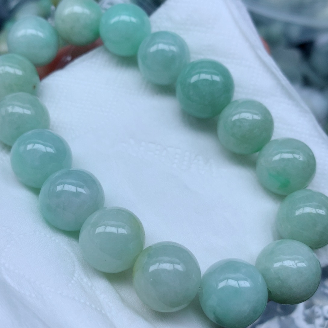 颈饰足铂镶嵌翡翠翡翠