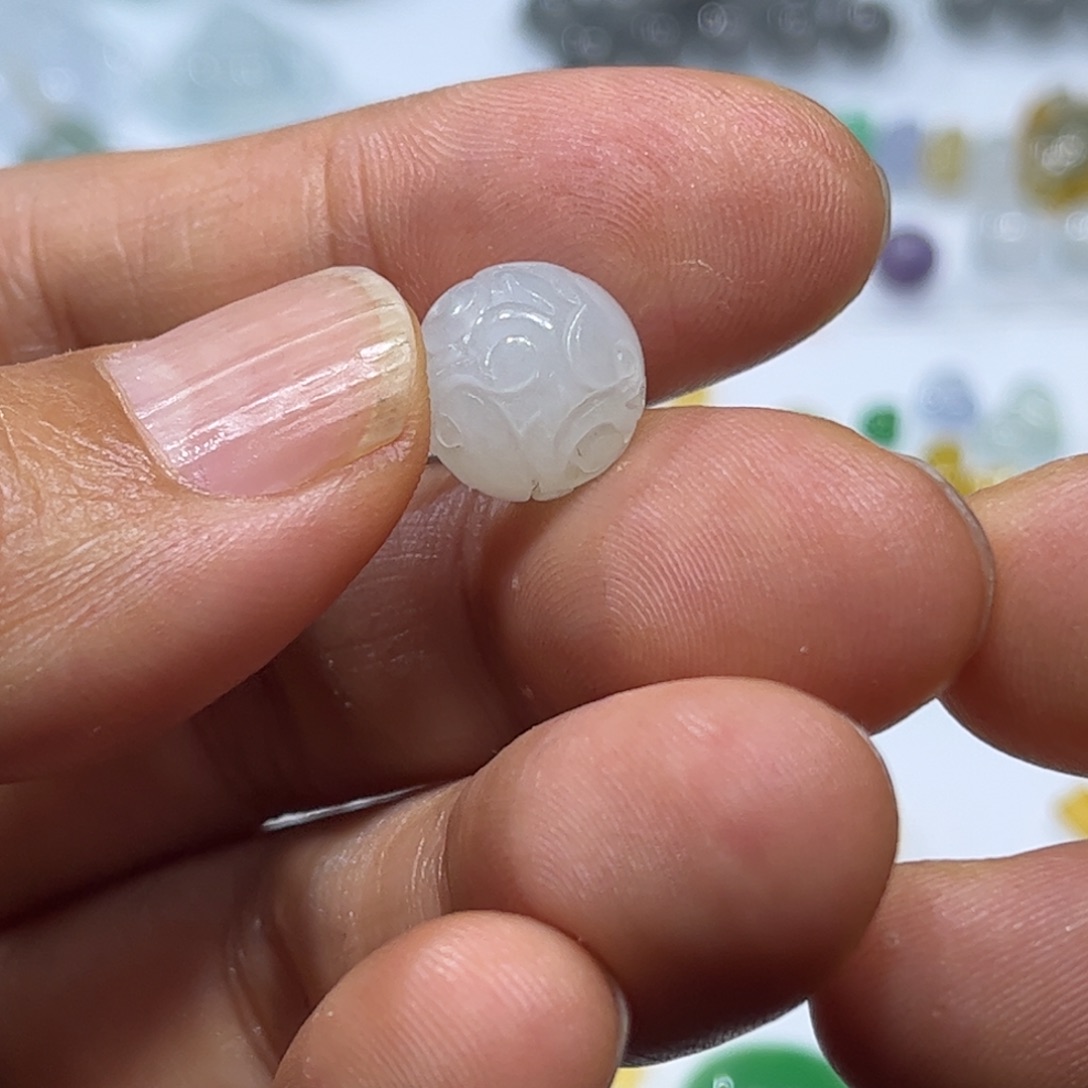 翡翠未镶嵌颈饰珠子