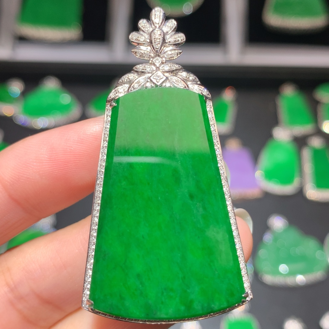 翡翠颈饰18K金镶嵌香****鸭翡翠