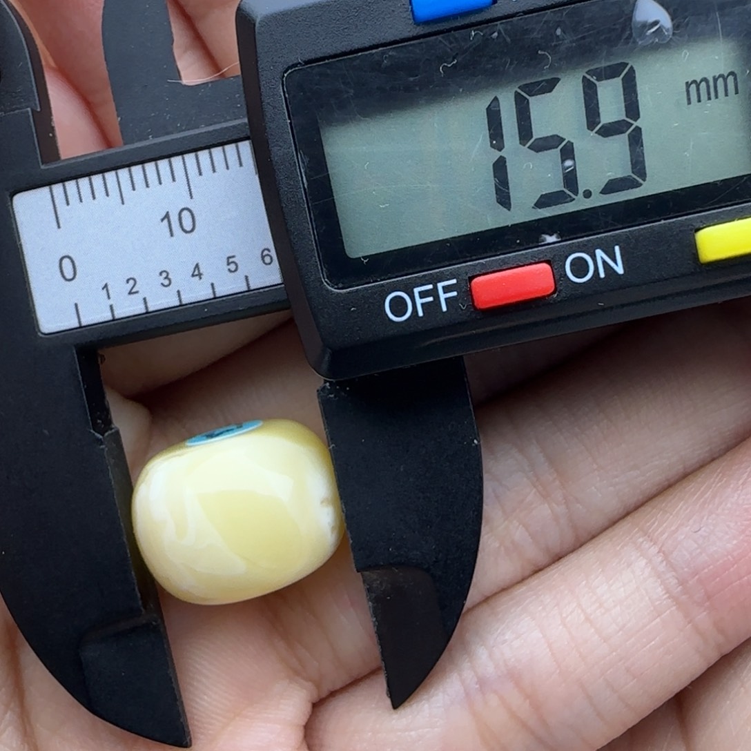 大***象蜜蜡未镶嵌裸石飘花墩子