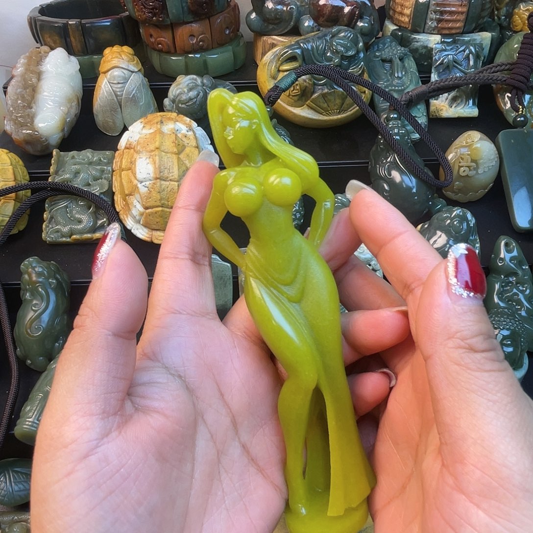 奥***给蛇纹石玉合金珠宝奇石