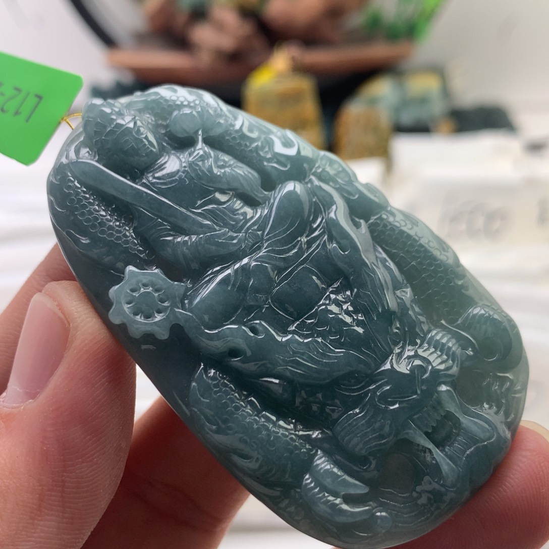 颈饰未镶嵌翡翠虚空