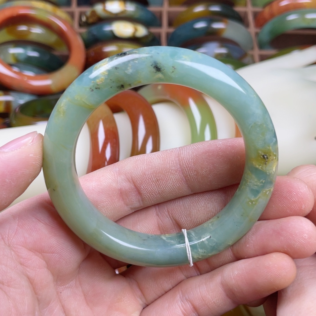 蛇纹石玉未镶嵌手镯