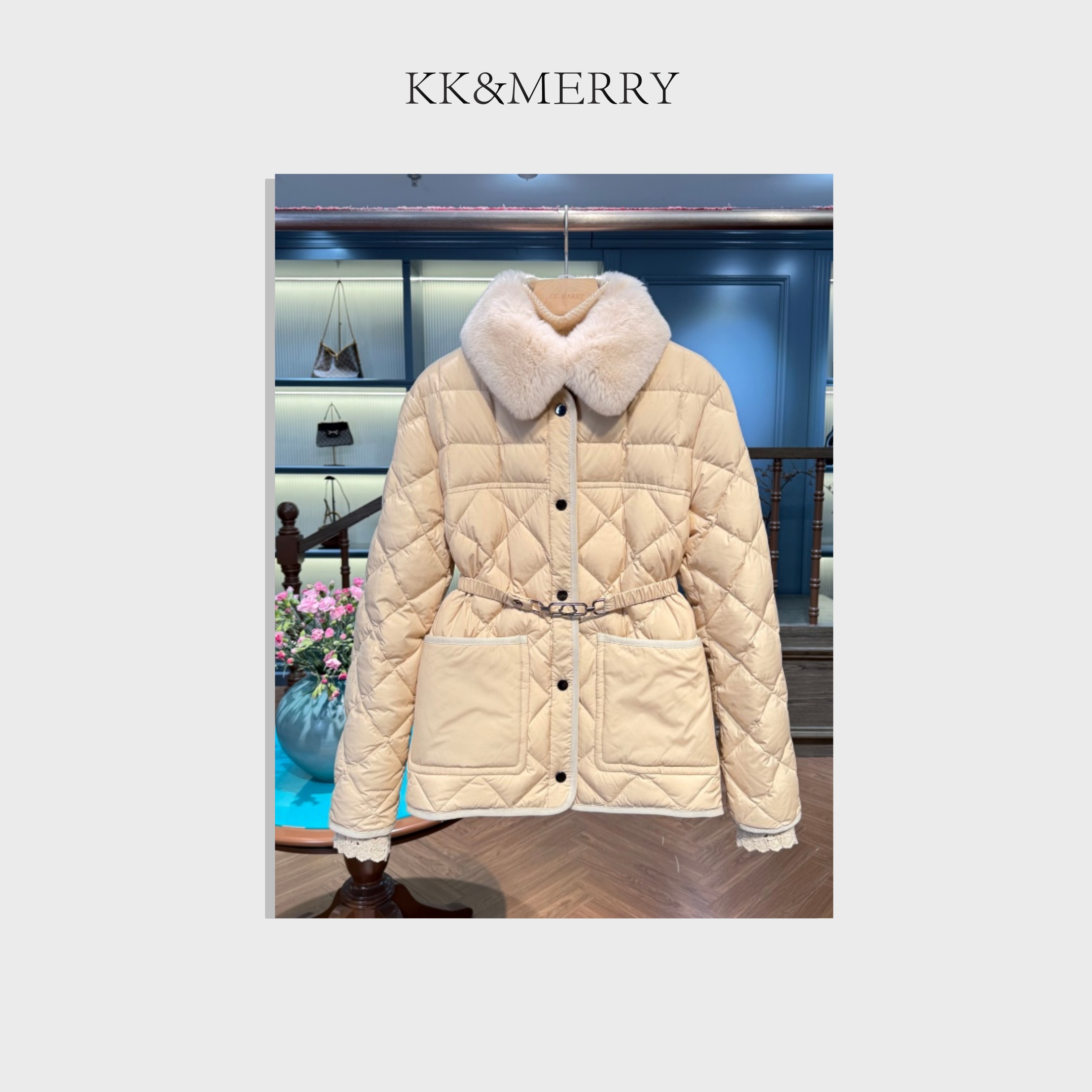 KK&MERRY时尚菱格压线毛领拼接保暖90白鹅绒收腰羽绒服KDSC067