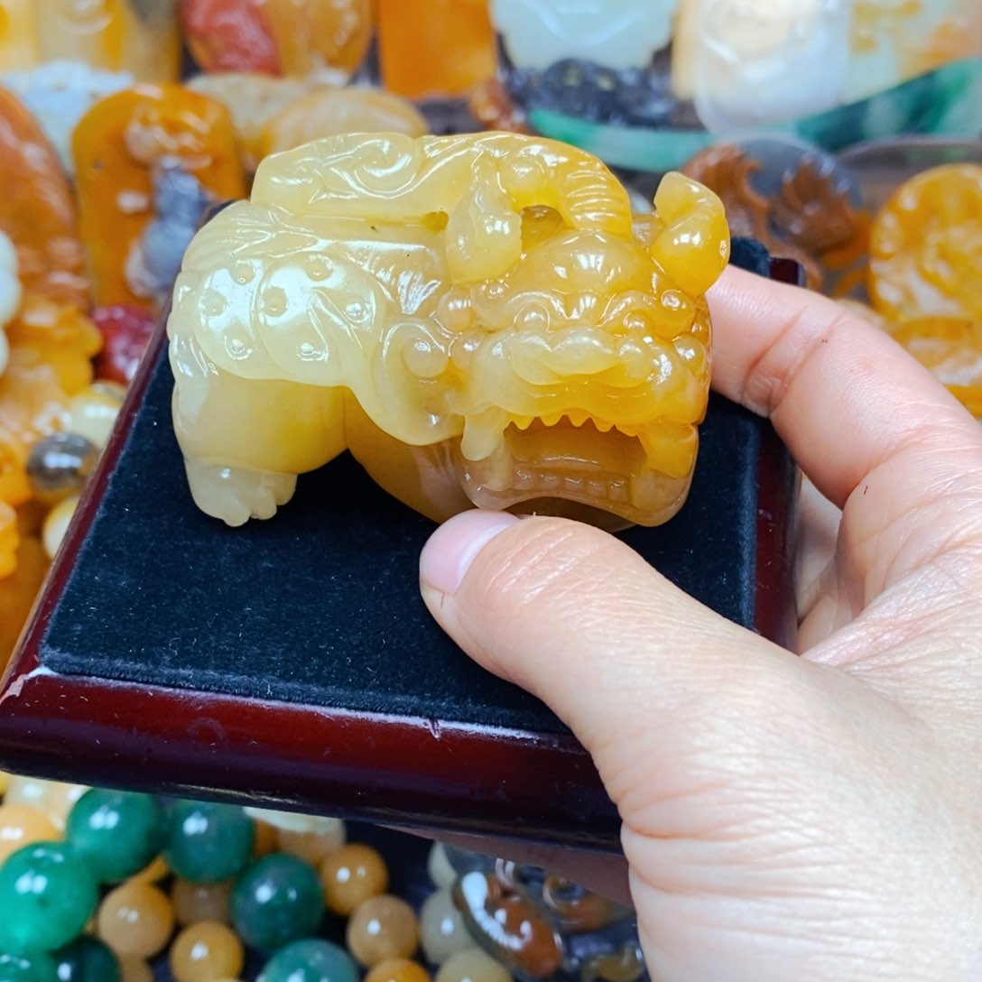 石英质玉（黄龙玉）颈饰未镶嵌