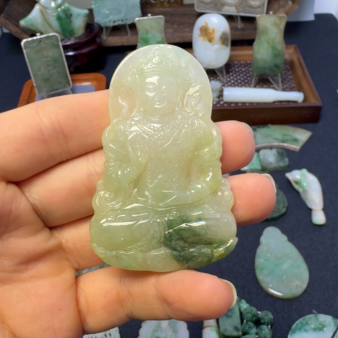 翡翠颈饰未镶嵌翡翠颈饰未镶嵌..