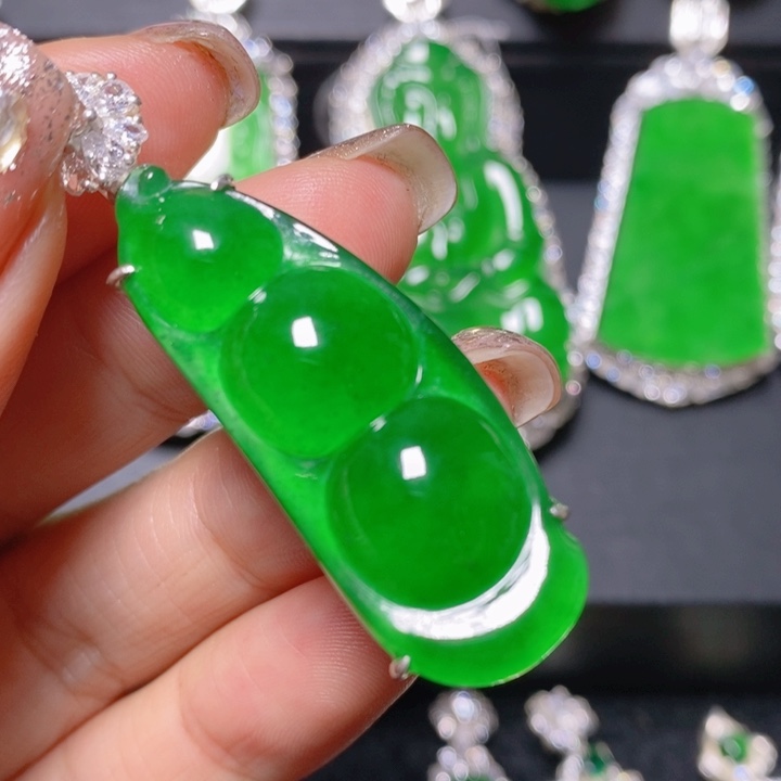 翡翠银S925镶嵌颈饰翡翠