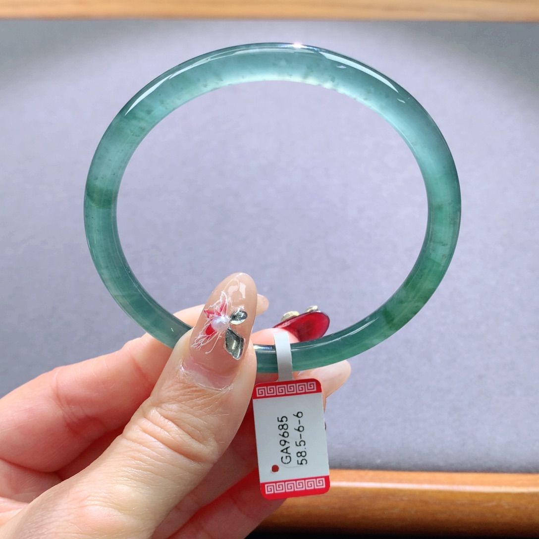 翡翠手镯未镶嵌天然翡翠手镯叮当镯