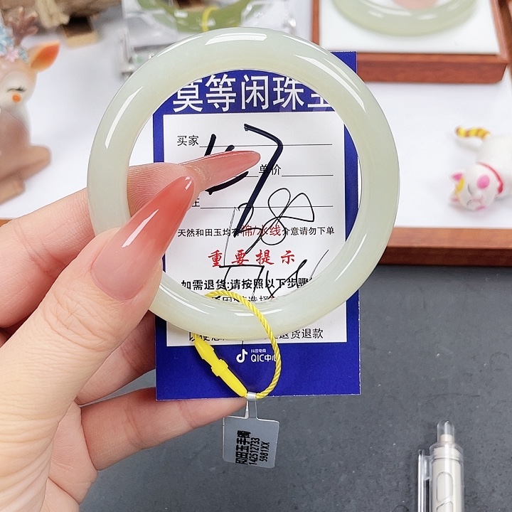 和田玉手镯未镶嵌