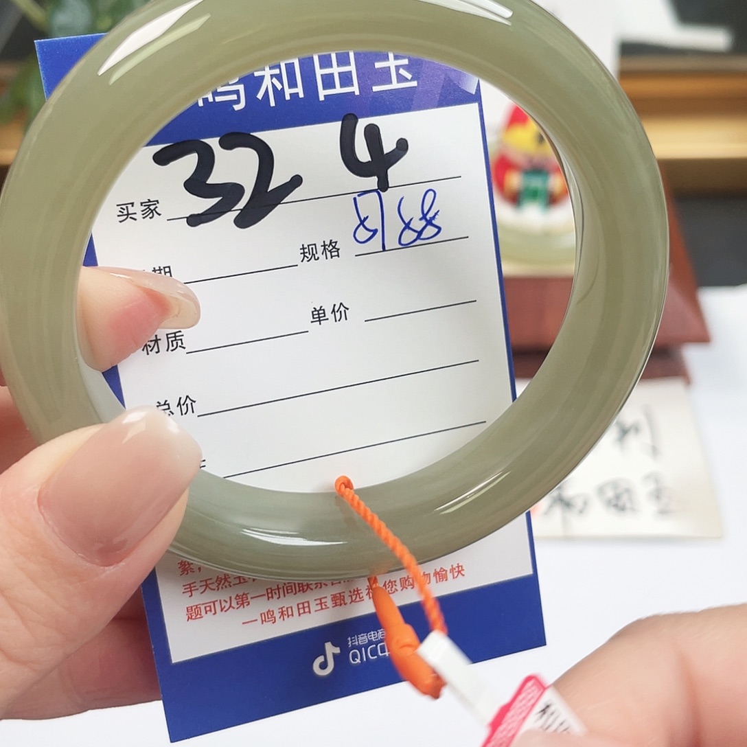 和田玉未镶嵌手镯