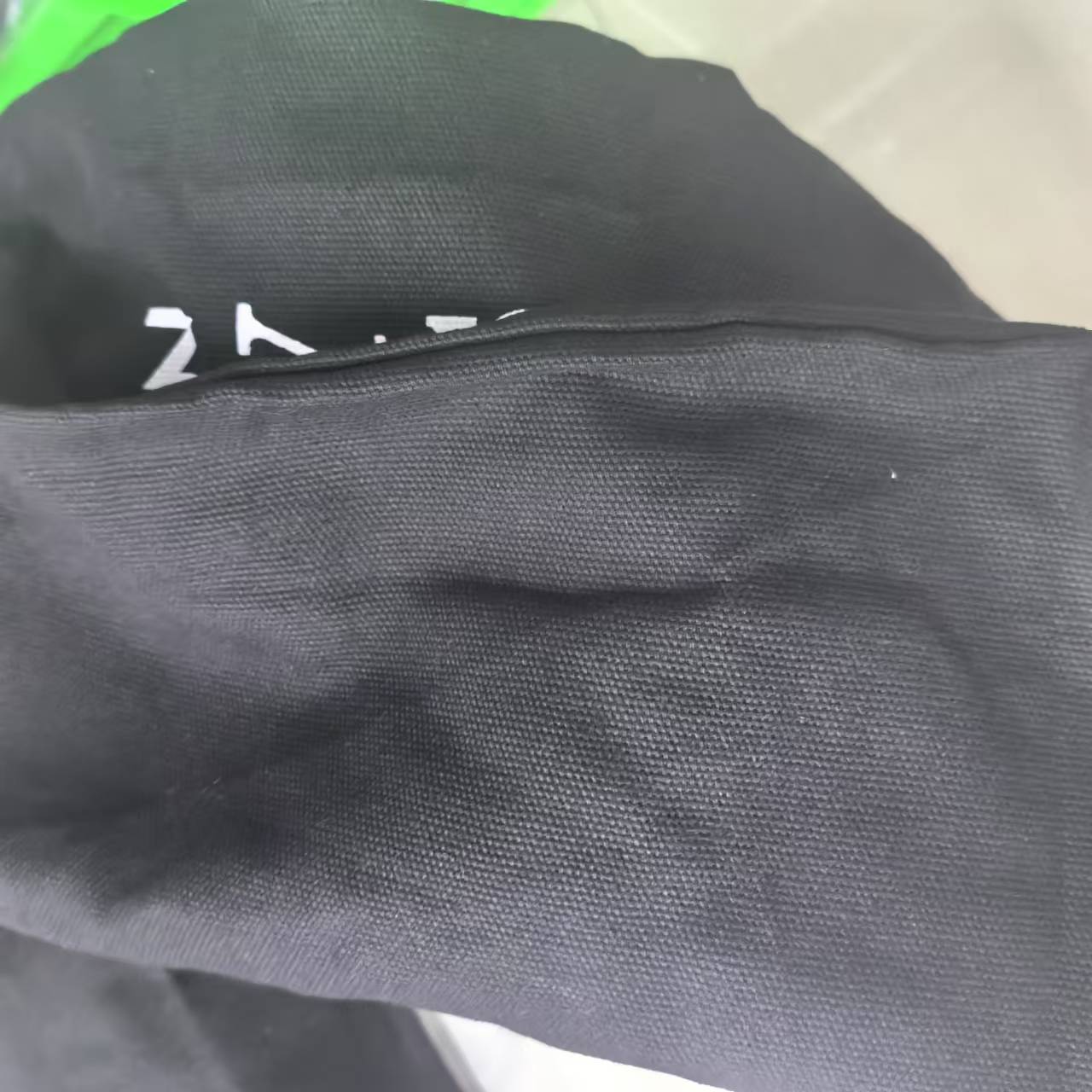 哎噜家的黑色托特化妆包