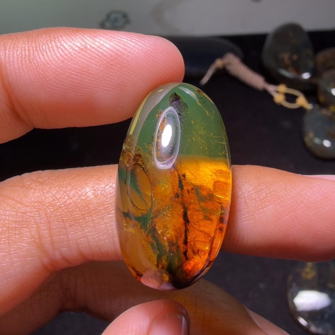 源***祥琥珀未镶嵌裸石《配戒指》