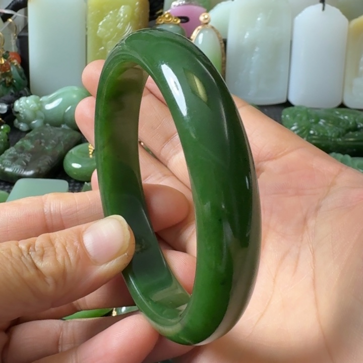 颈饰未镶嵌和田玉辣阳绿卡60