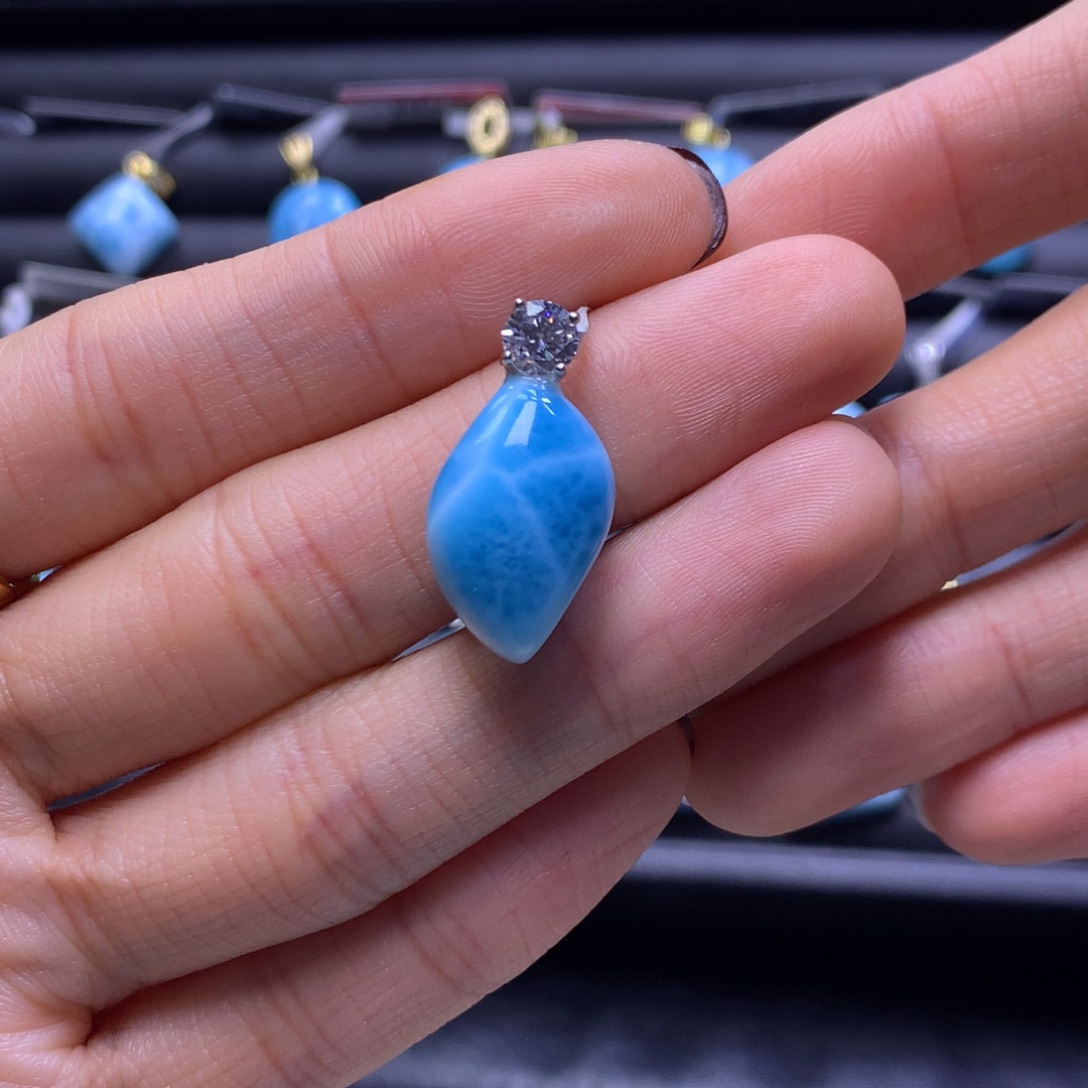 针钠钙石（海纹石）未镶嵌颈饰叶子吊坠