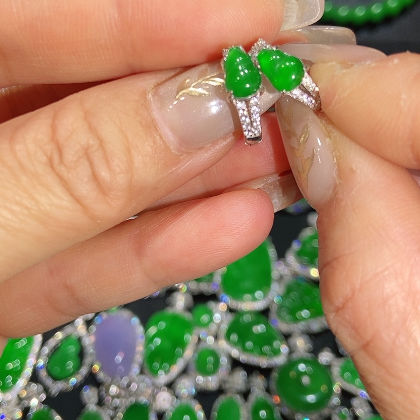 【闪购商品】翡翠耳饰未镶嵌天然翡翠