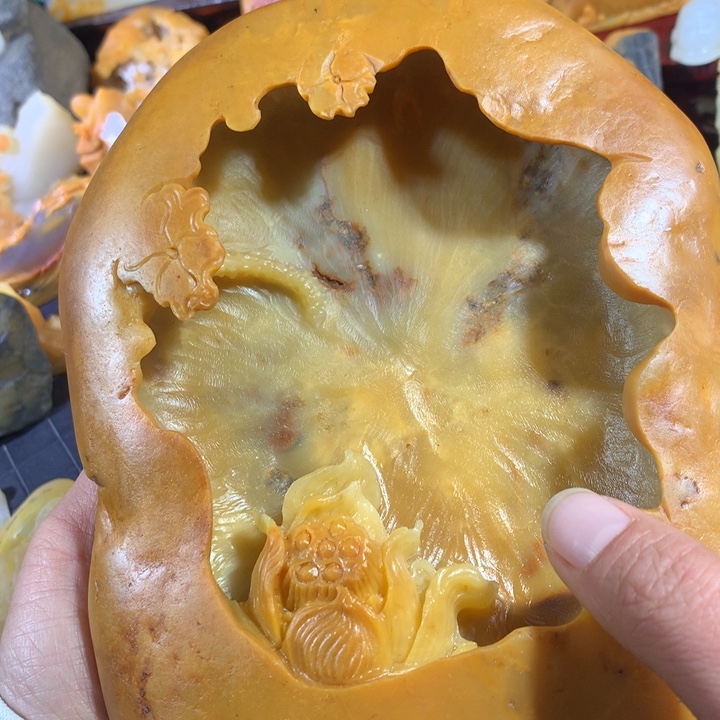 石英质玉（黄龙玉）未镶嵌颈饰