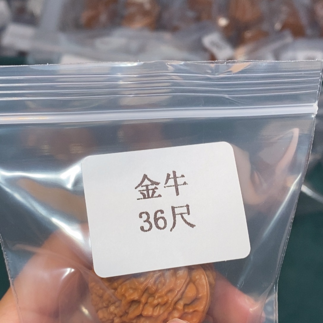 文玩核桃吊坠36金牛5