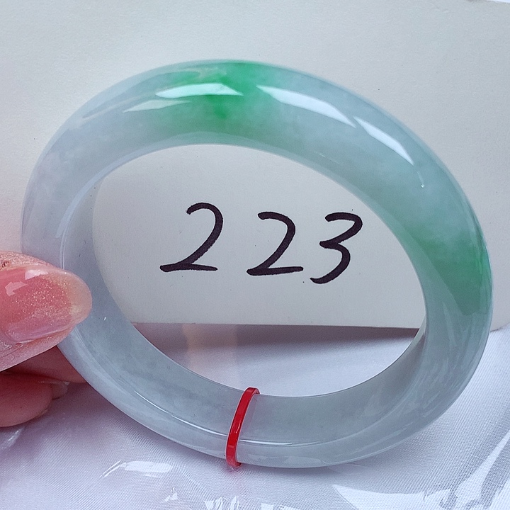 翡翠手镯未镶嵌翡翠