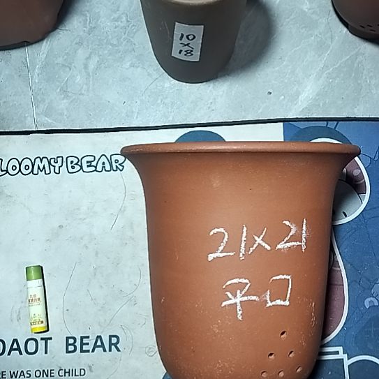 紫砂红泥平口金钟瑕疵一个