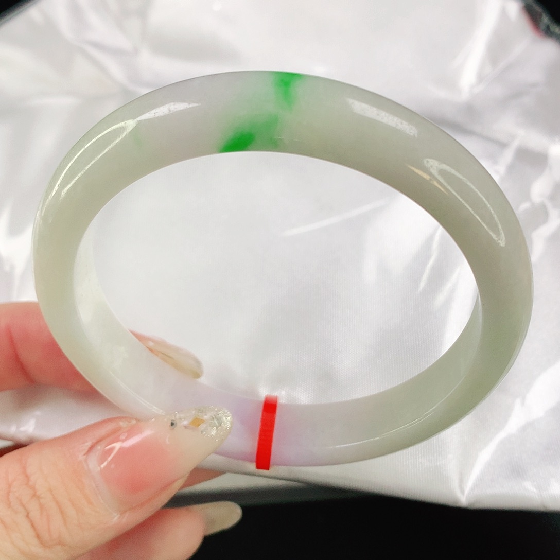 翡翠手镯未镶嵌56圈口