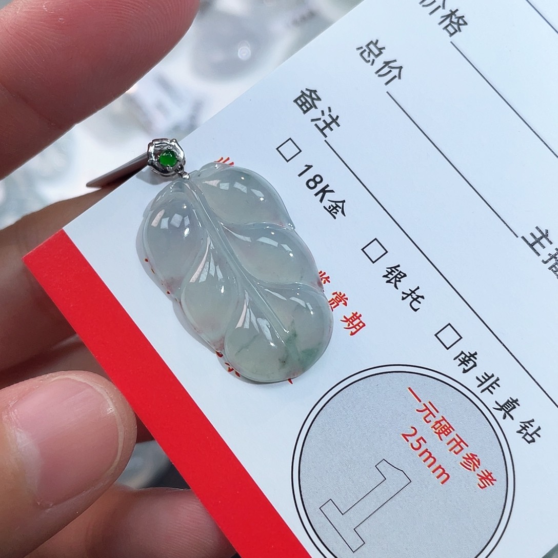 小****翡翠18K金镶嵌颈饰