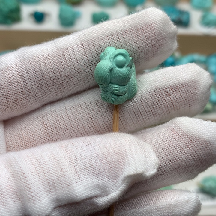 绿松石未镶嵌珠宝奇石高瓷绿小松鼠9.9*15.3mm