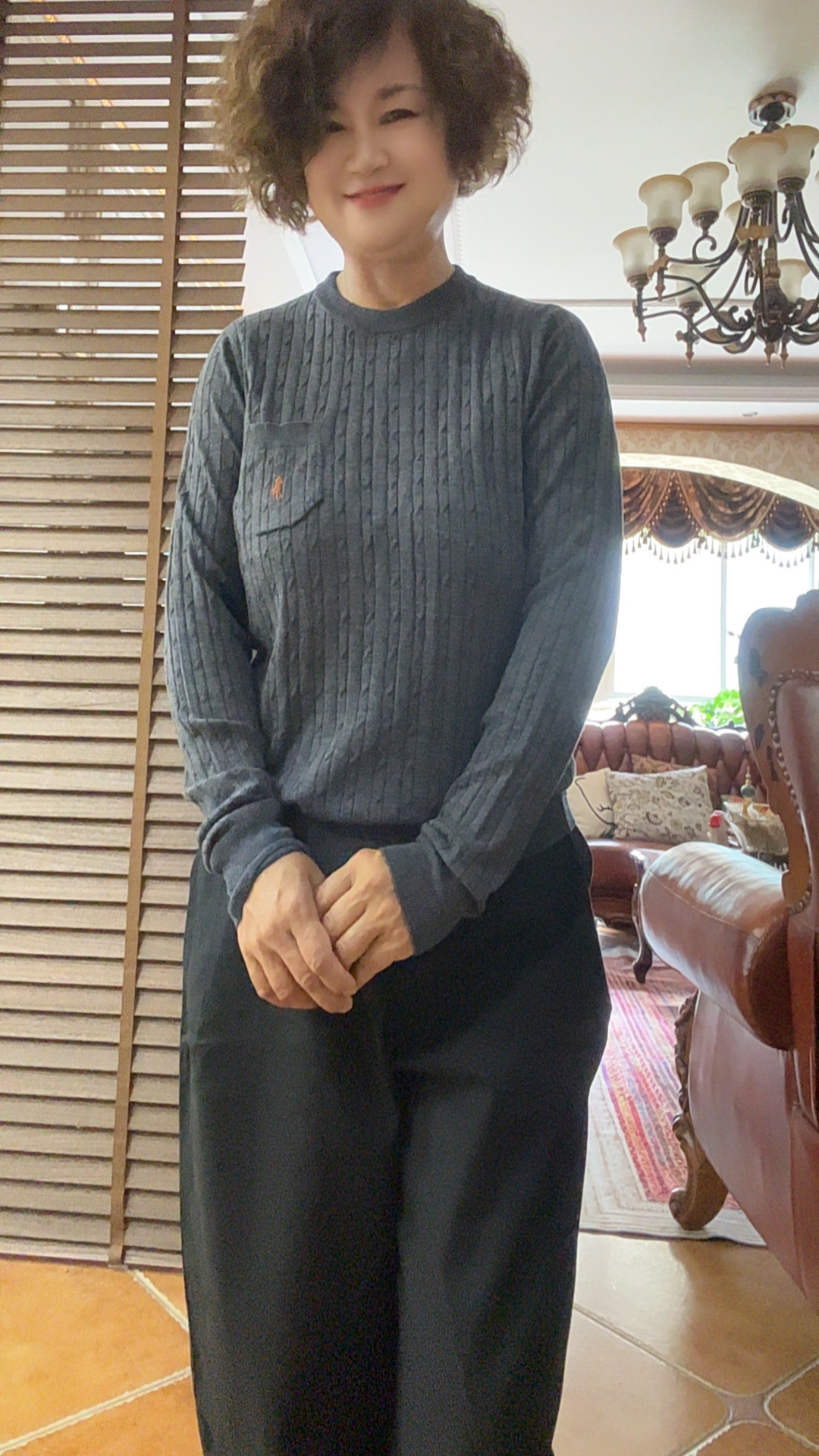 （爱衣橱）秋季长袖针织女圆领刺绣毛针织衫打底衫套衫提花
