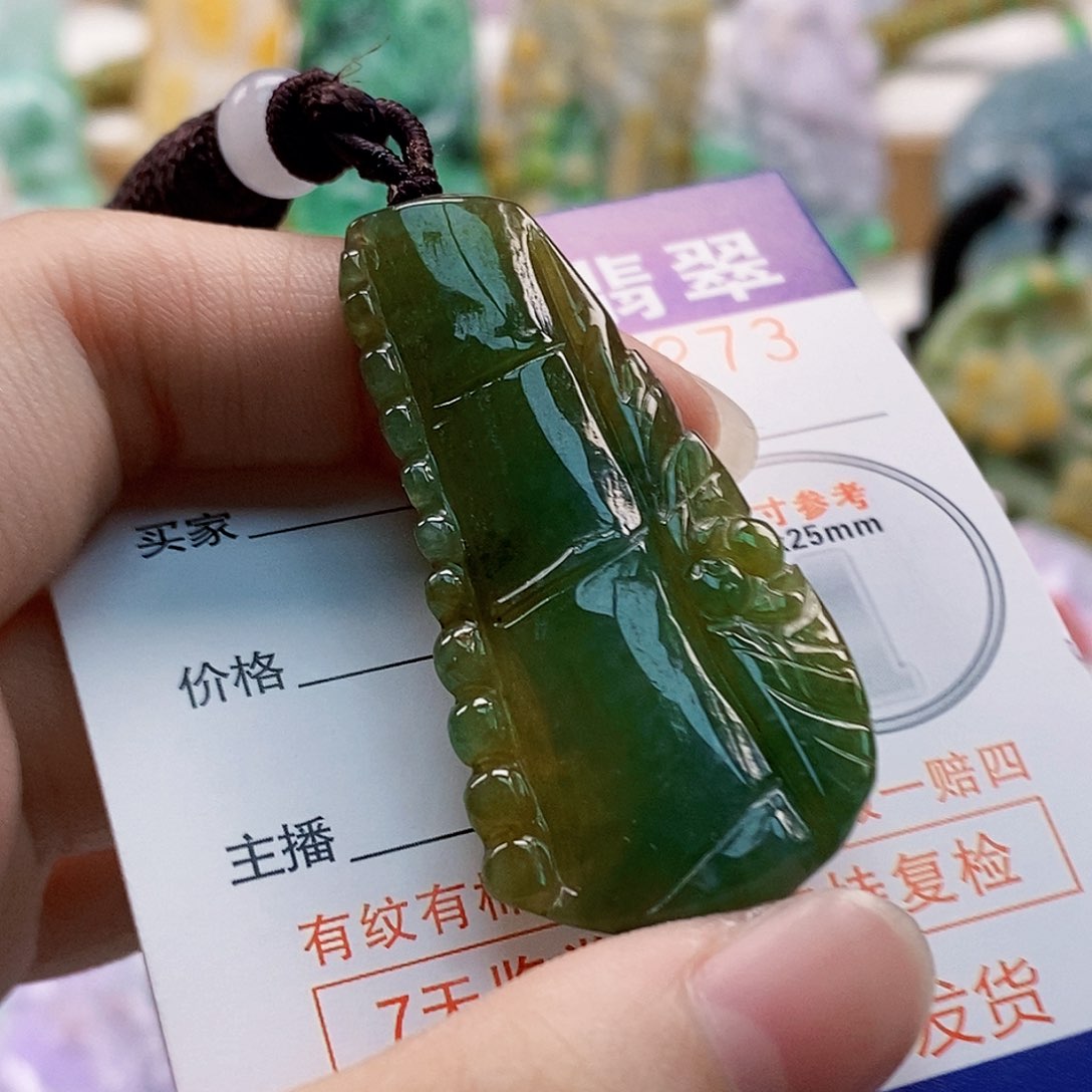 吊坠(不含链)未镶嵌翡翠