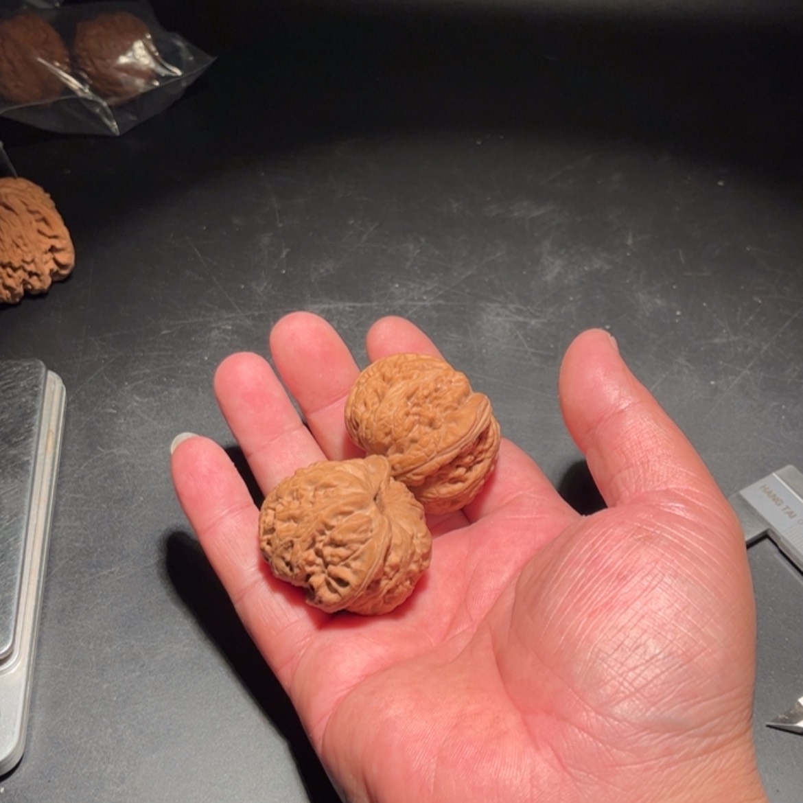 【闪购商品】提**豹文玩核桃木制手把件