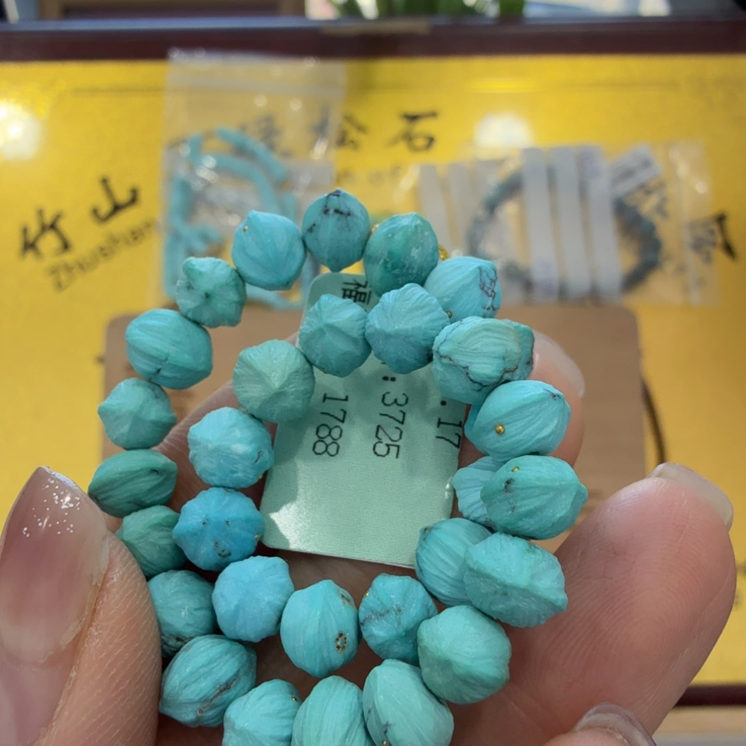 绿松石未镶嵌珠宝奇石