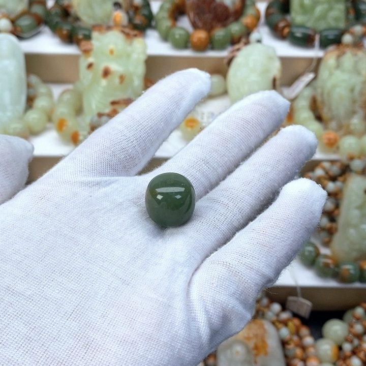 【闪购商品】透闪石质玉珠子未镶嵌涂***进