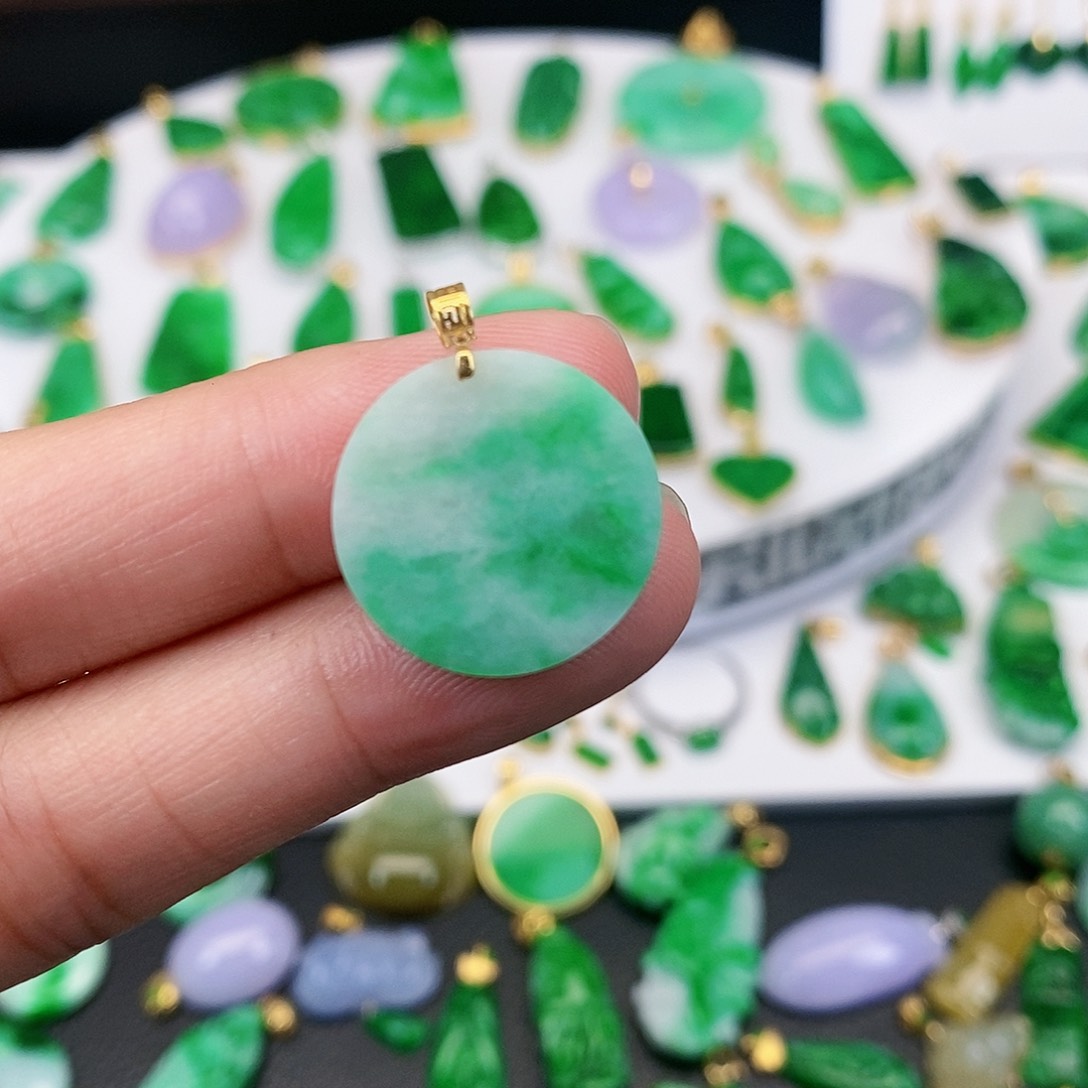 翡翠吊坠(不含链)18K金镶嵌