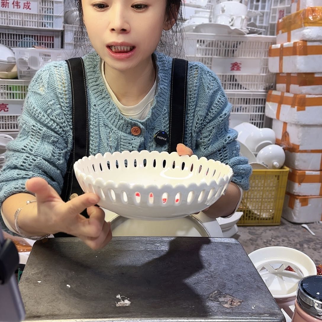 盘微瑕产品………镂空盘一个