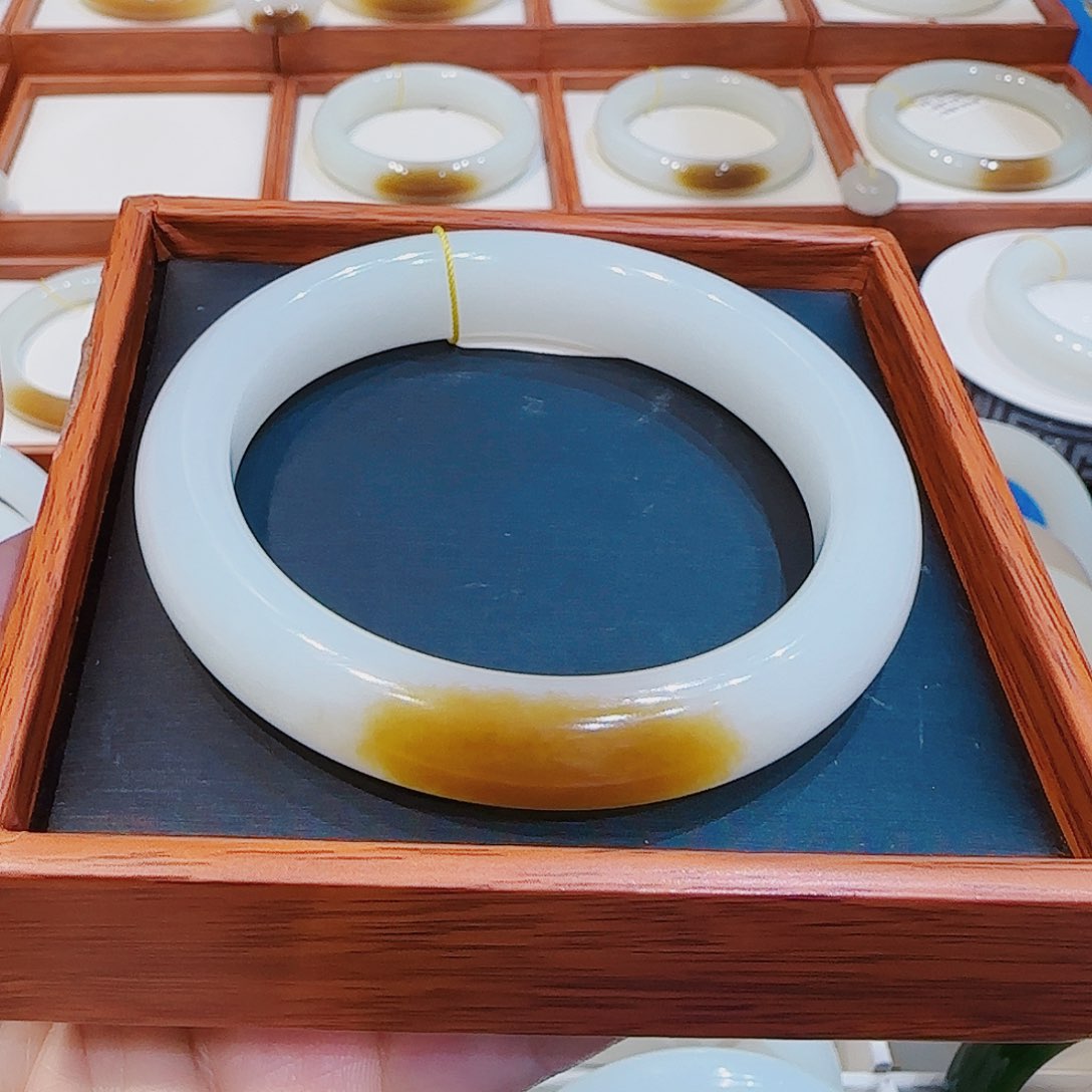 和田玉手镯未镶嵌糖白59