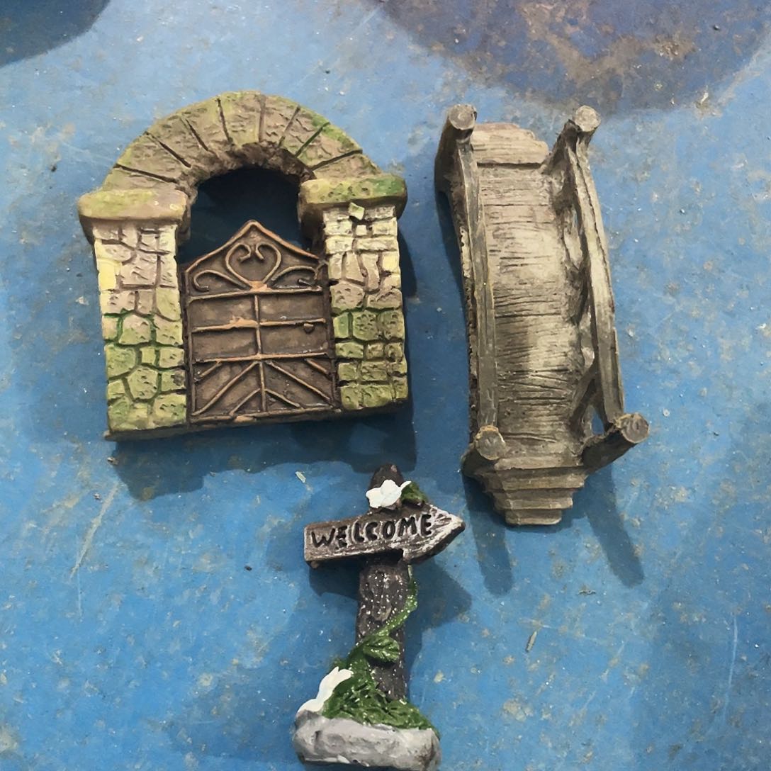 摆件阿****?   微瑕。       