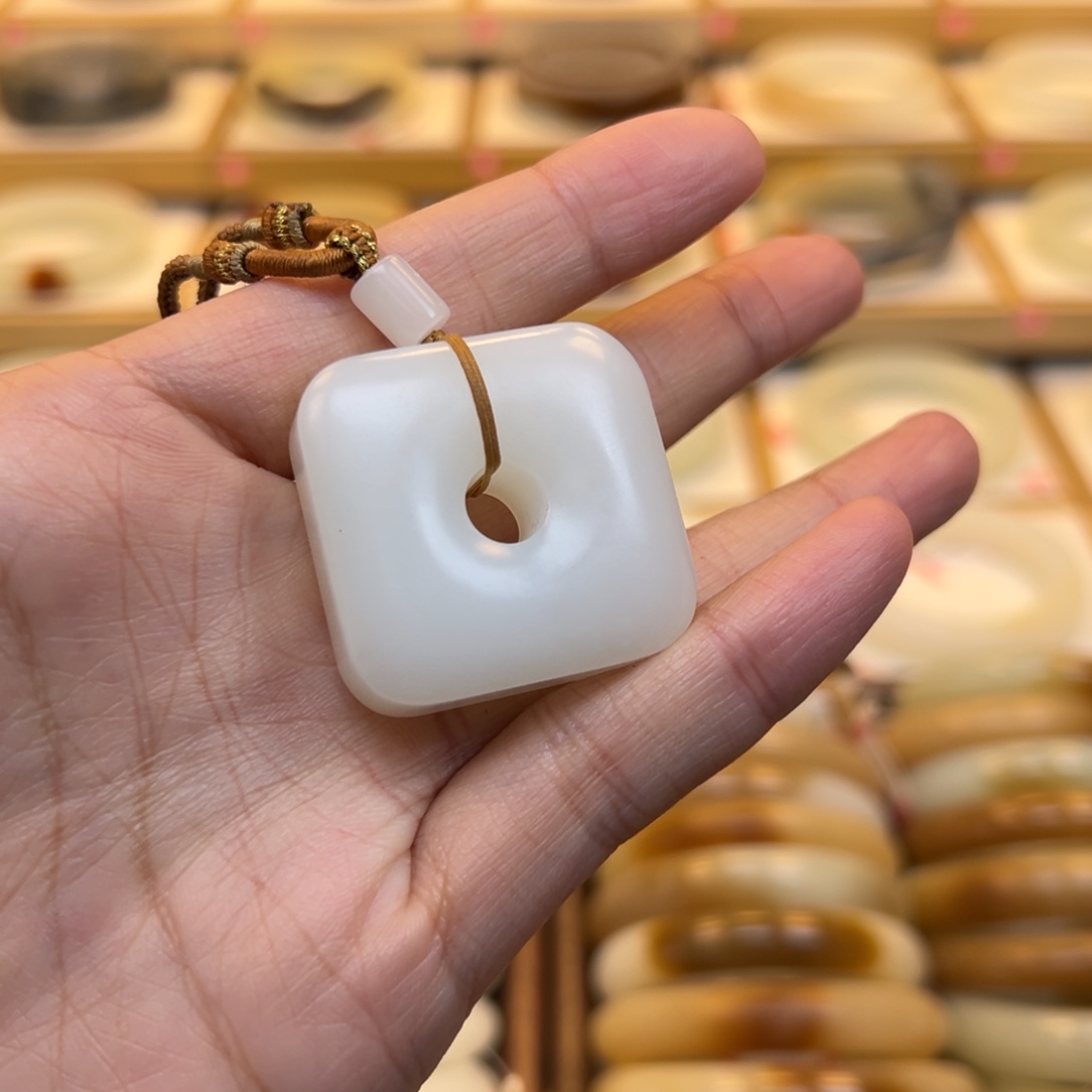 和田玉未镶嵌颈饰9