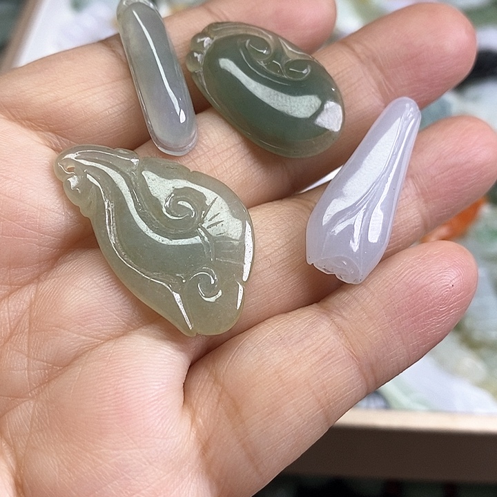 落****翡翠未镶嵌颈饰天然翡翠007