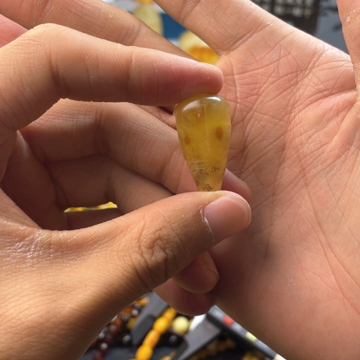 琥珀珠宝奇石未镶嵌