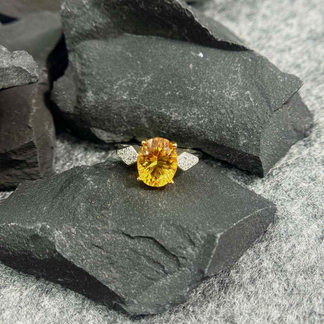 ZBHSJ464-天然黄水晶戒指（约3克拉）