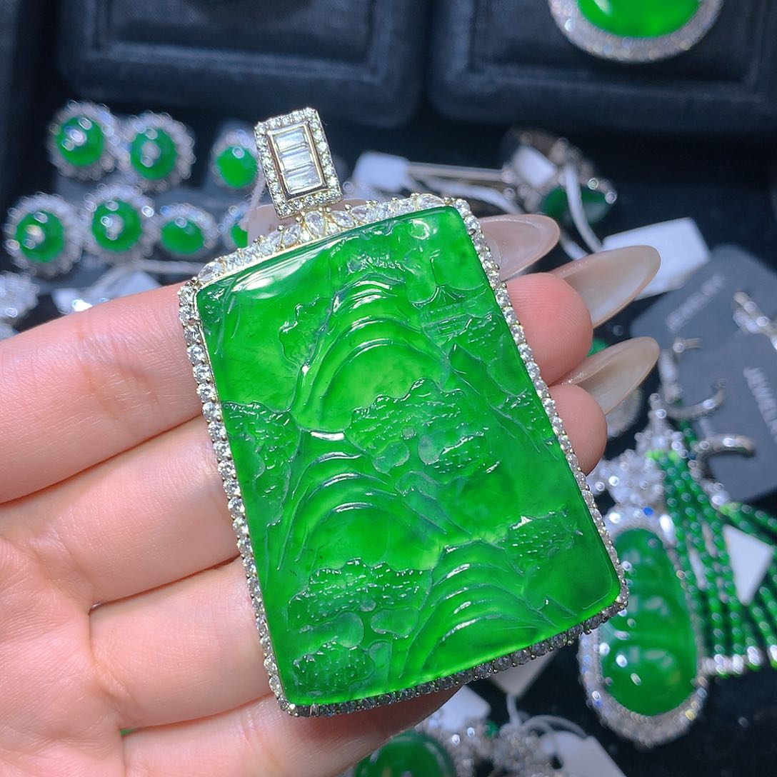 翡翠颈饰银S925镶嵌优****人翡翠