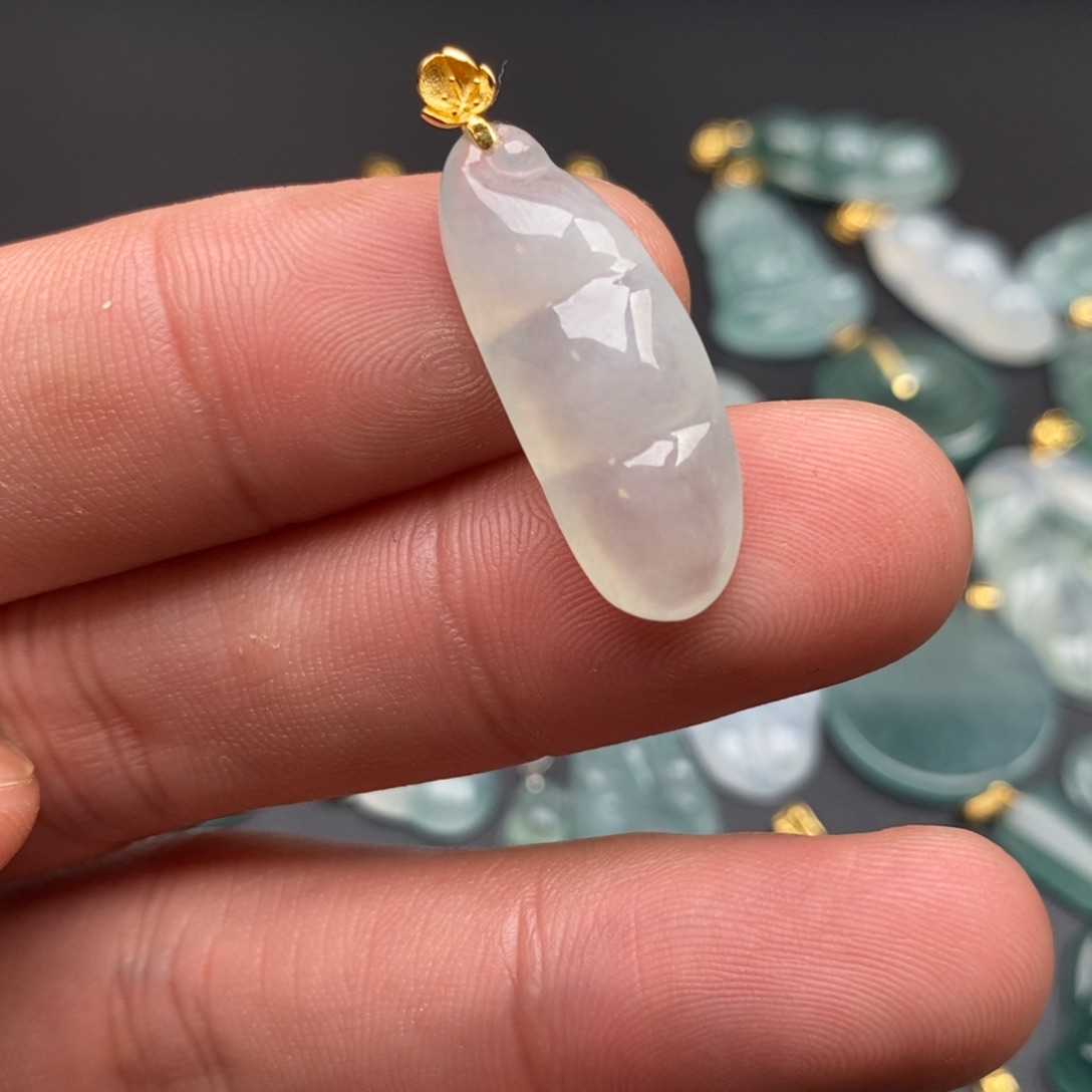 颈饰18K金镶嵌翡翠