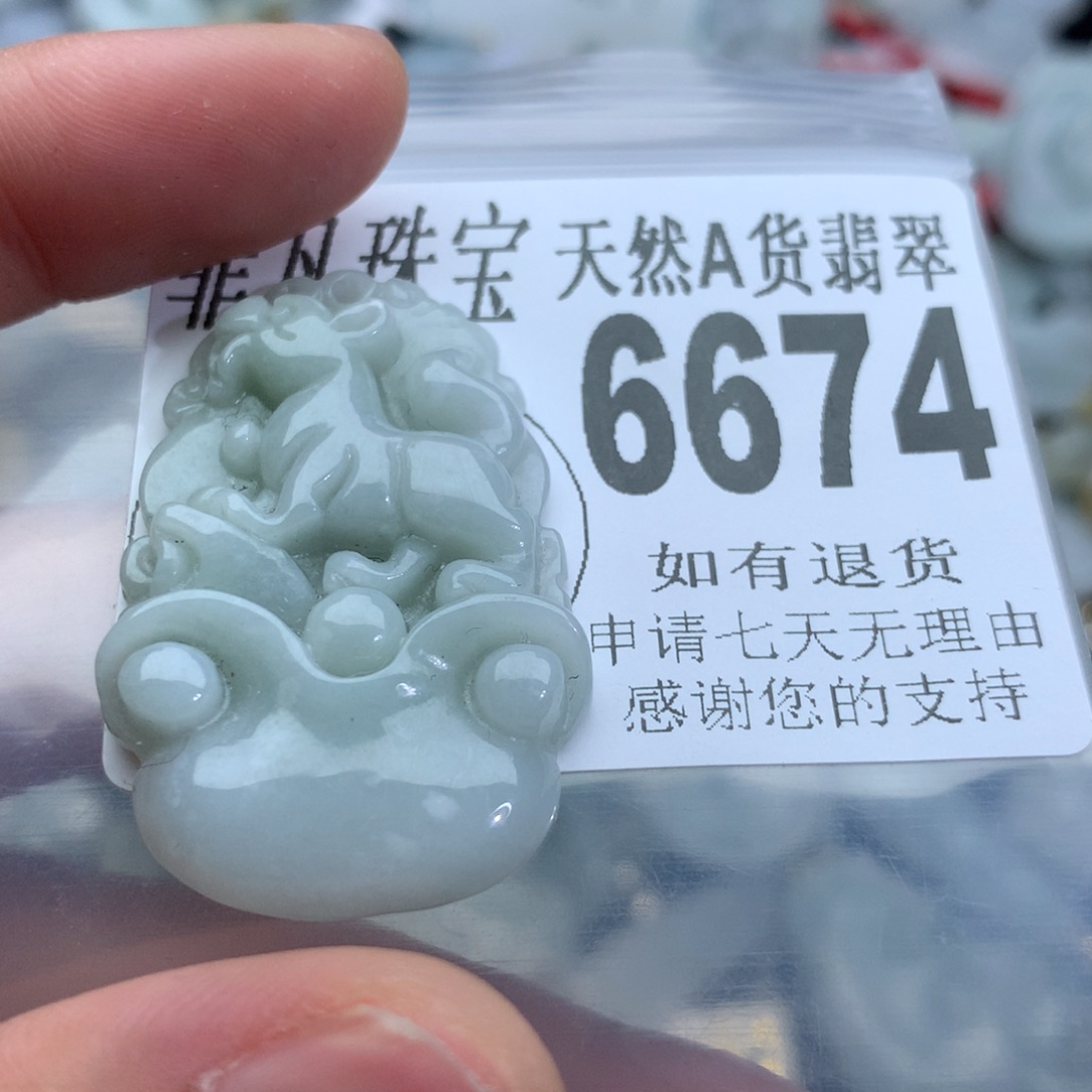 翡翠颈饰未镶嵌6674。