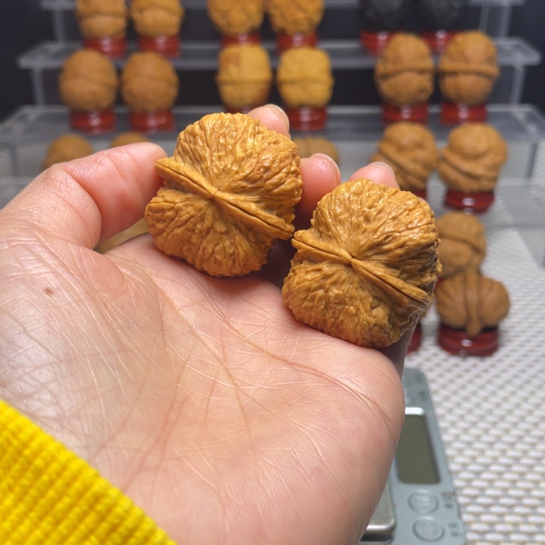 文玩核桃把件52鬼脸铁蝴蝶