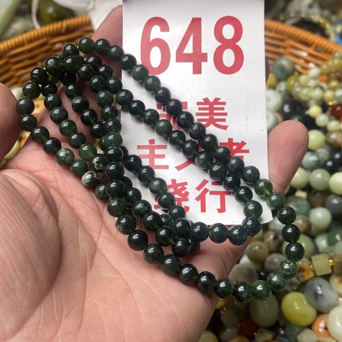 蛇纹石玉挂坠未镶嵌