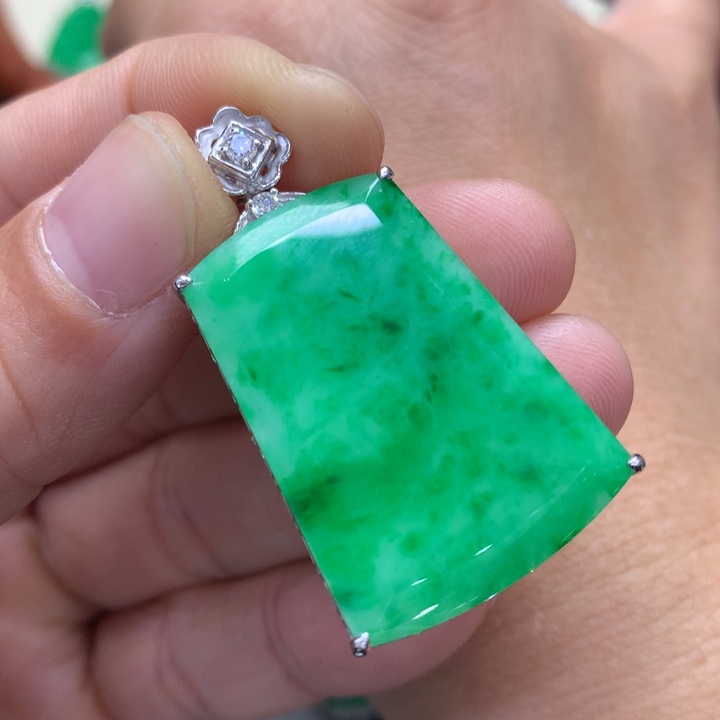 翡翠吊坠(不含链)18K金镶嵌