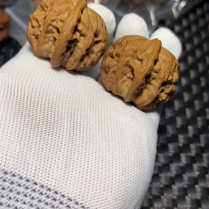 文玩核桃吊坠野狼